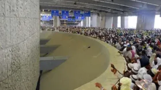 الحجاج يرمون “جمرة العقبة الكبرى” في مشعر منى