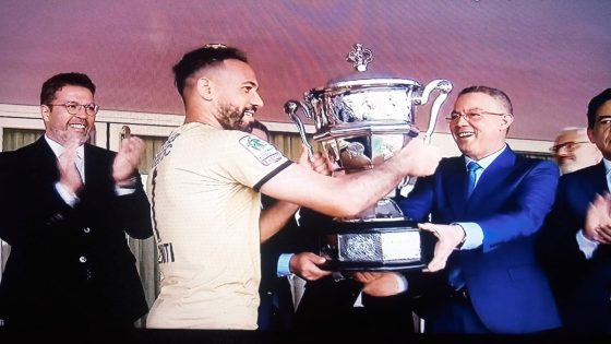 الرجاء البيضاوي يحصد الاخضر و اليابس و يتوج بطلا لكأس العرش