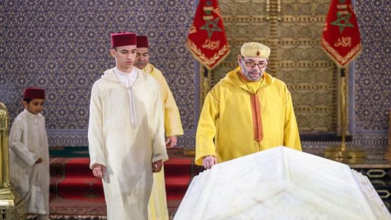 أمير المؤمنين صاحب الجلالة الملك محمد السادس يترحم على روح جلالة المغفور له الملك محمد الخامس.