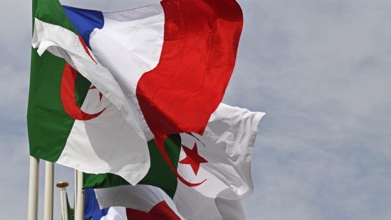 السلطات الفرنسية تحقق مع مسؤول في وزارة الاقتصاد بتهمة “التجسس لصالح الجزائر، وتقديم معلومات عن المعارضين الجزائريين بفرنسا”، إضافة إلى موظف في إدراة الهجرة تعاون معه.