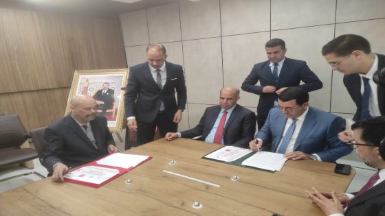 السيد هشام صابري كاتب الدولة المكلف بالشغل يشرف على توقيع عدة اتفاقيات شغل جماعية تهم مهنيي النقل
