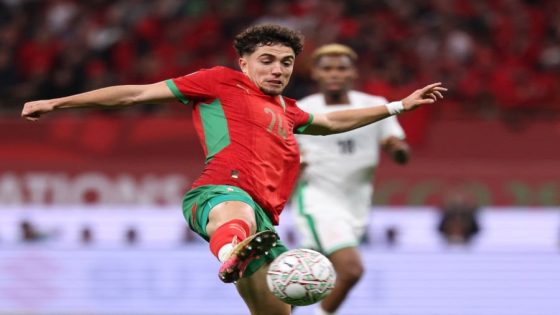 نائل العيناوي بين أنظار ريال مدريد وبرشلونة.