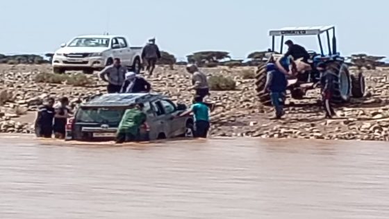 انقاد إنقاذ سائق وسياح عالقين وسط السيول بمحاميد الغزلان إقليم زاكورة