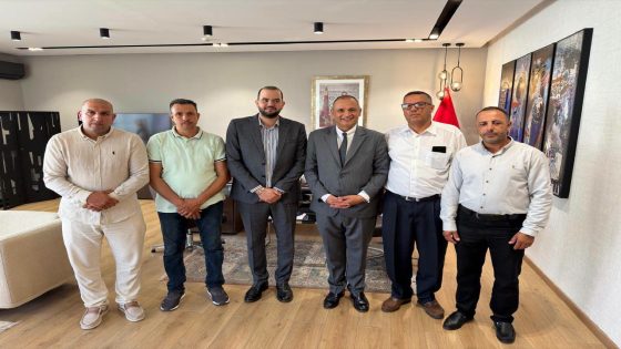 إحياء مشروع الحي الحرفي عنوان لقاء جمع وفد من جمعية التضامن للحرفيين بأولاد تايمة مع وزير الصناعة والتجارة رياض مزور